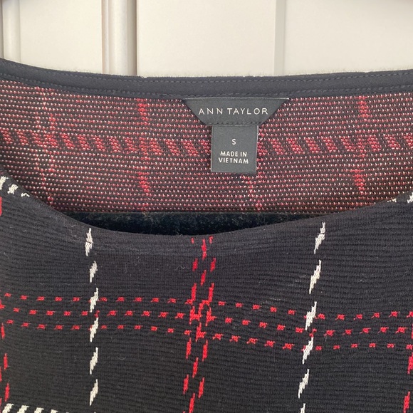 Ann Taylor short sleeve top - small - Picture 2 of 3